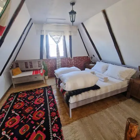 Complex Traditional Casa Din Vale Breb