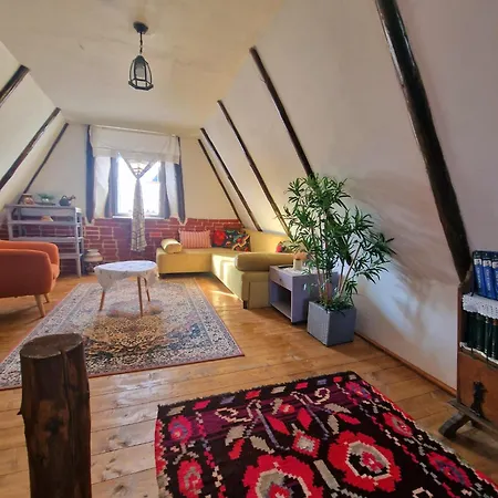 Complex Traditional Casa Din Vale *